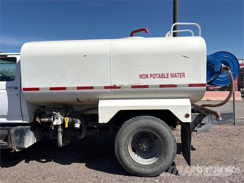 Ford F-800 2250 gal 4x2 Water Truck Cisterny na vodu