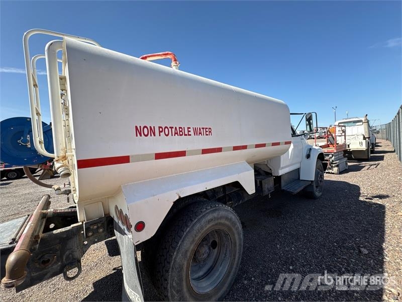Ford F-800 2250 gal 4x2 Water Truck Cisterny na vodu
