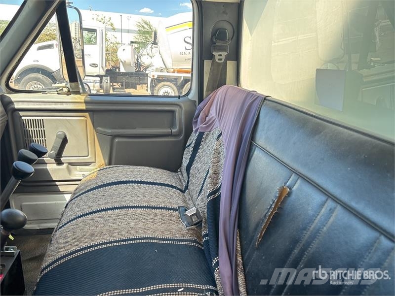 Ford F-800 2250 gal 4x2 Water Truck Tovornjaki za vodo
