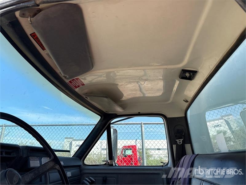Ford F-800 2250 gal 4x2 Water Truck Cisterny na vodu