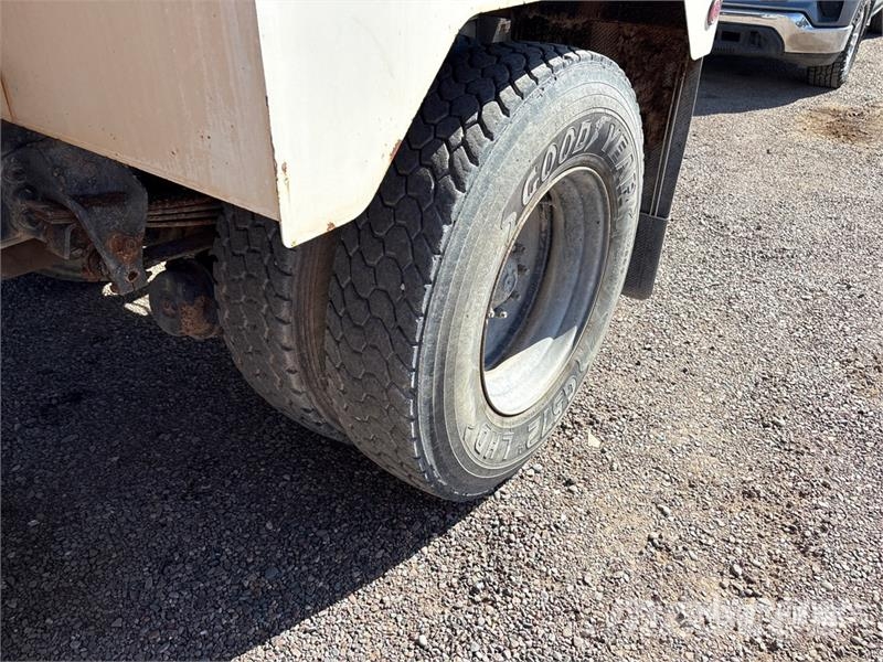 Ford F-800 2250 gal 4x2 Water Truck Cisterny na vodu