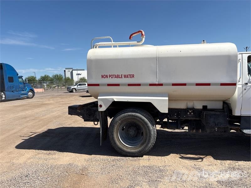 Ford F-800 2250 gal 4x2 Water Truck Cisterny na vodu