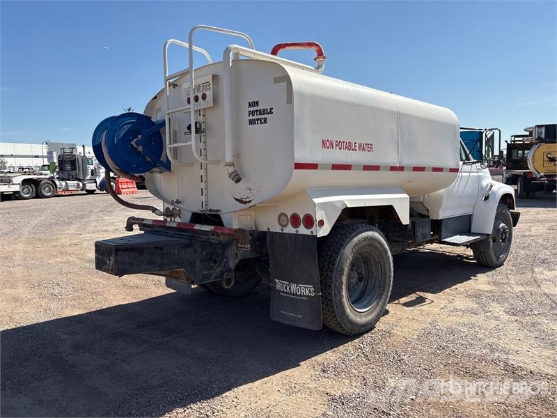 Ford F-800 2250 gal 4x2 Water Truck Cisterny na vodu