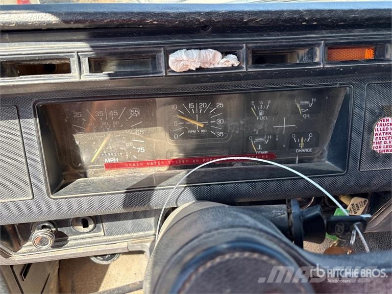 Ford F-800 2250 gal 4x2 Water Truck Cisterny na vodu