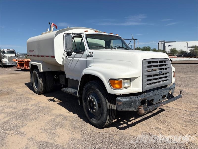 Ford F-800 2250 gal 4x2 Water Truck Cisterny na vodu