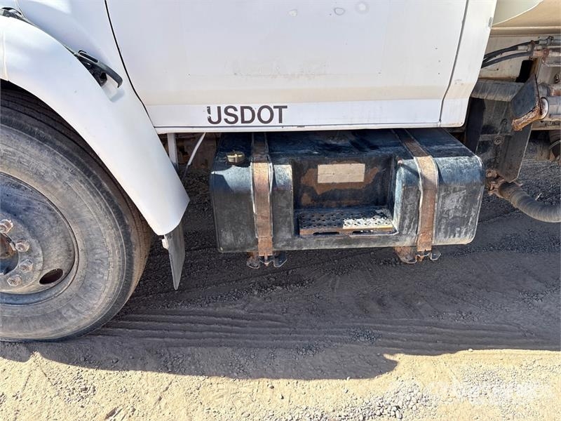 Ford F-800 2250 gal 4x2 Water Truck Cisterny na vodu