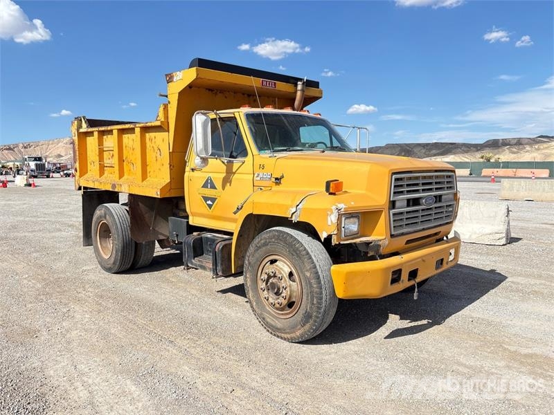 Ford F800 4x2 S/A Dump Truck Самосвал