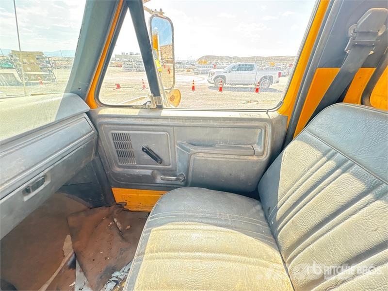 Ford F800 4x2 S/A Dump Truck Самосвал