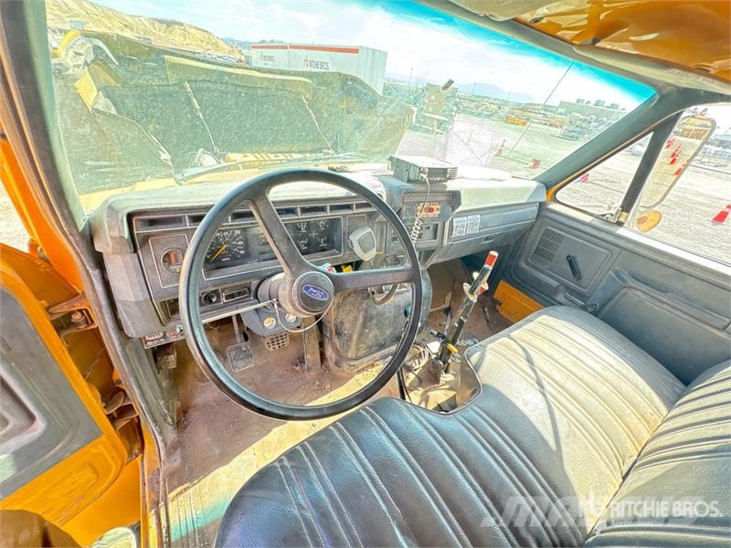 Ford F800 4x2 S/A Dump Truck Самосвал