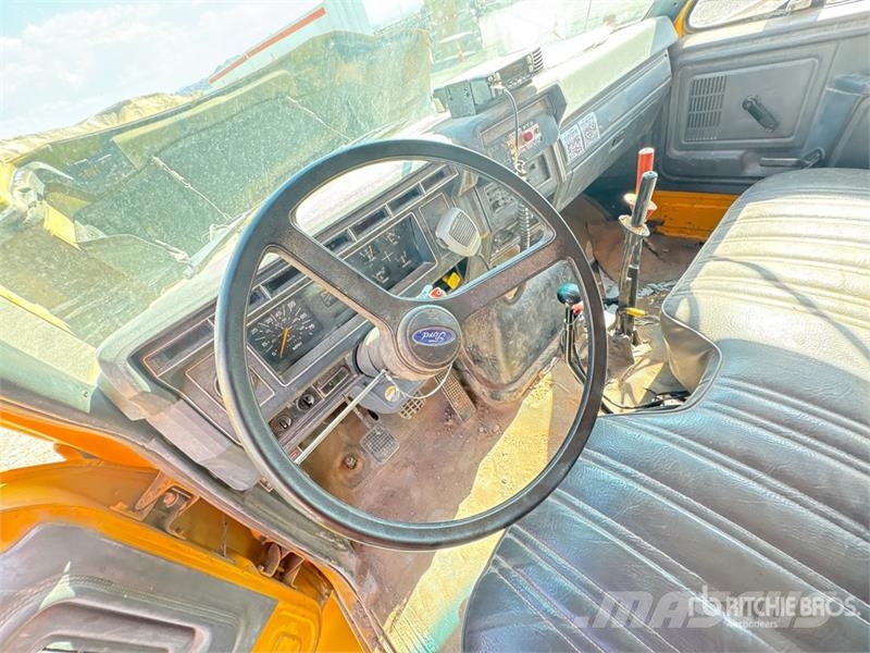 Ford F800 4x2 S/A Dump Truck Самосвал
