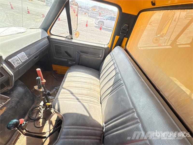 Ford F800 4x2 S/A Dump Truck Самосвал