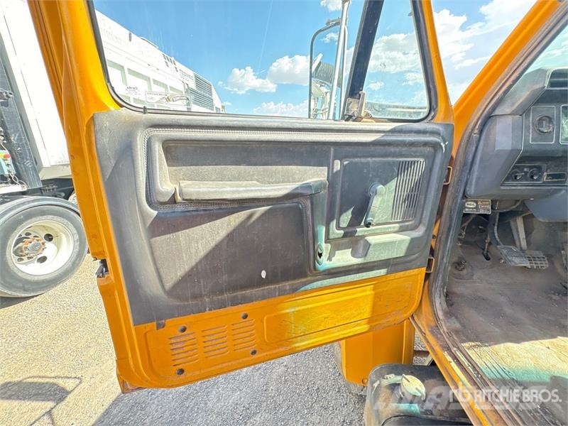 Ford F800 4x2 S/A Dump Truck Самосвал