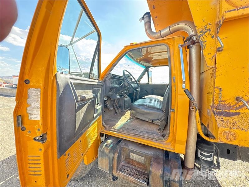 Ford F800 4x2 S/A Dump Truck Самосвал