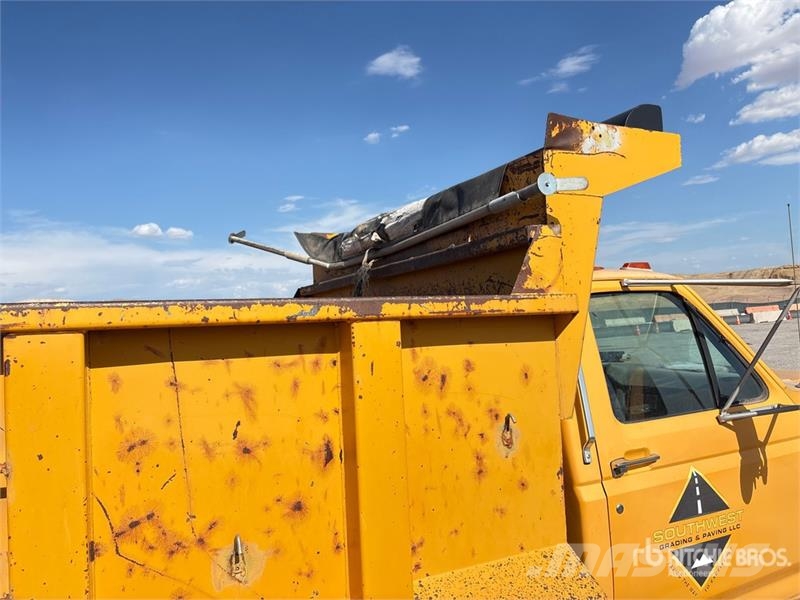 Ford F800 4x2 S/A Dump Truck Самосвал