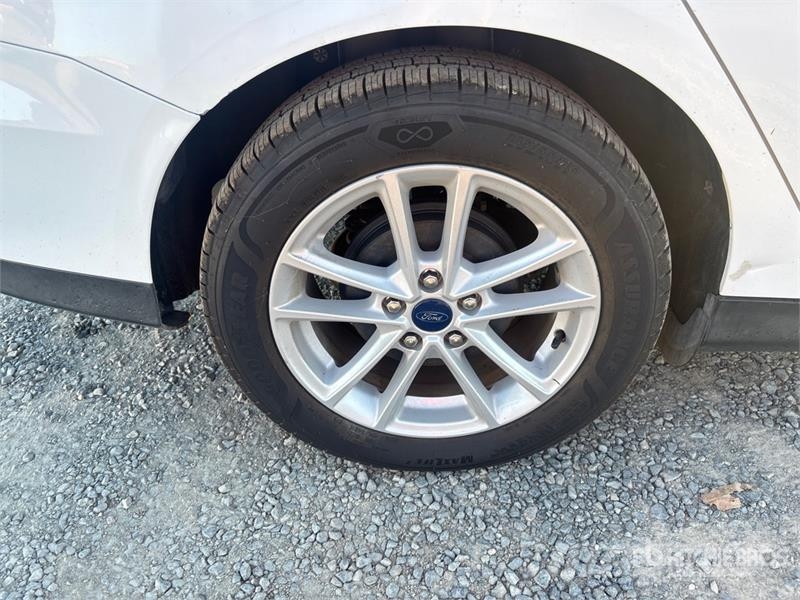 Ford Focus SE 汽车