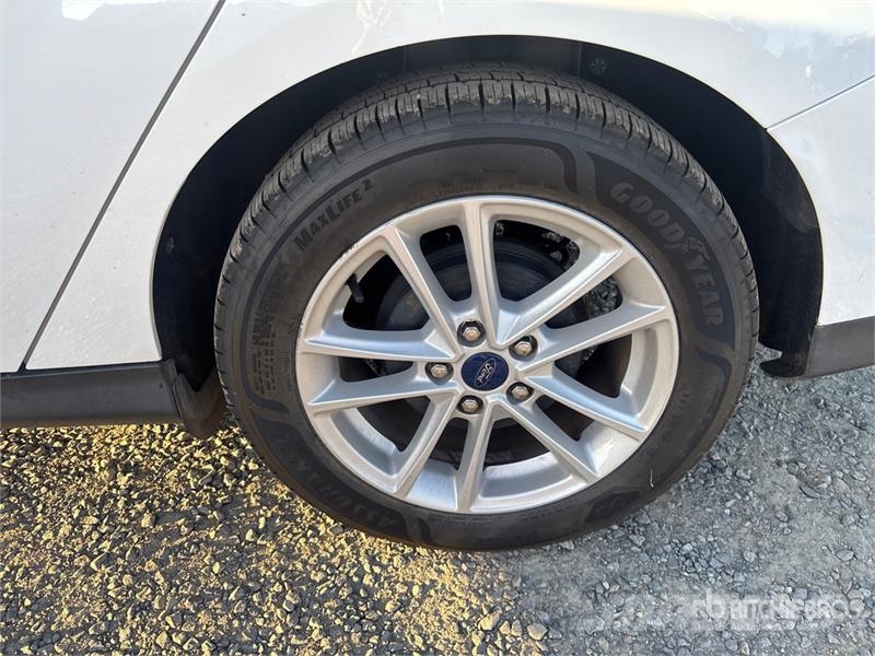Ford Focus SE 汽车