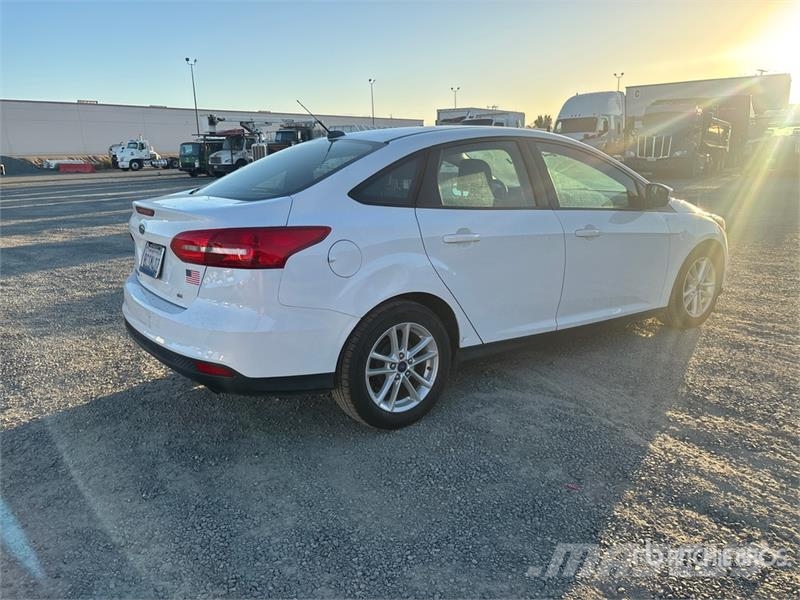 Ford Focus SE 汽车