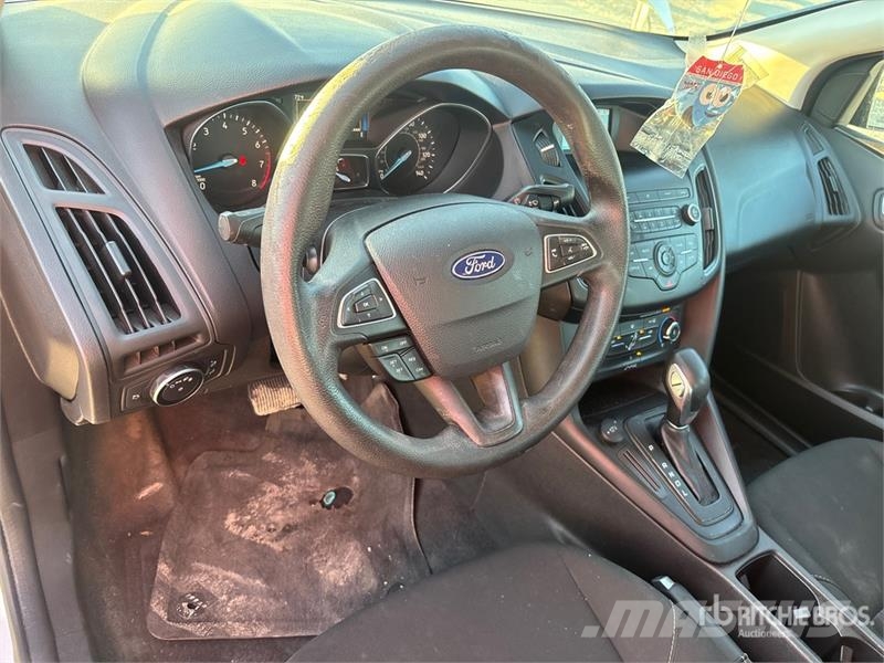Ford Focus SE 汽车