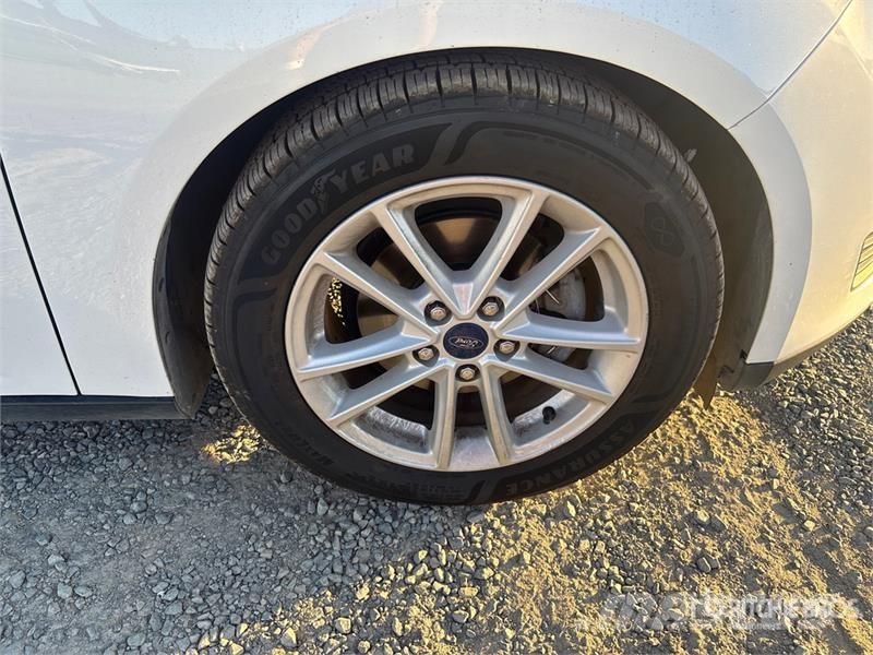 Ford Focus SE 汽车