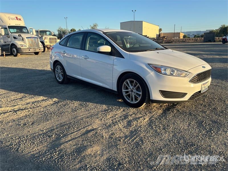 Ford Focus SE 汽车