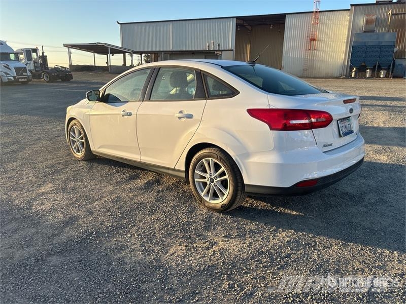Ford Focus SE 汽车