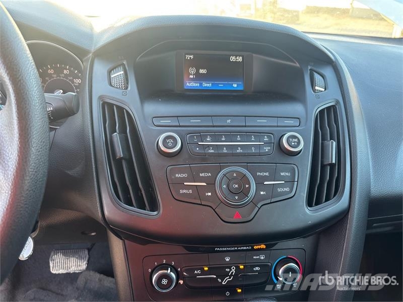 Ford Focus SE 汽车