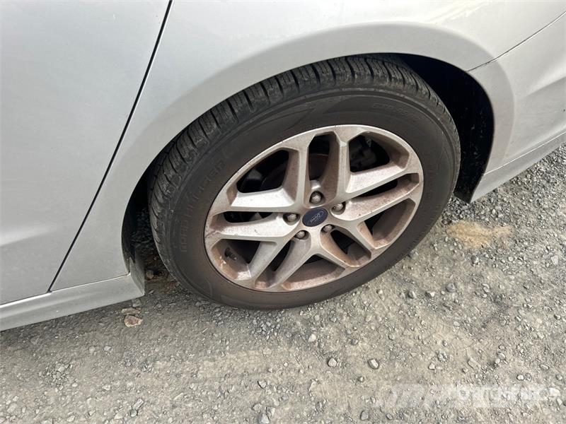 Ford Fusion SE Automobile Personbiler