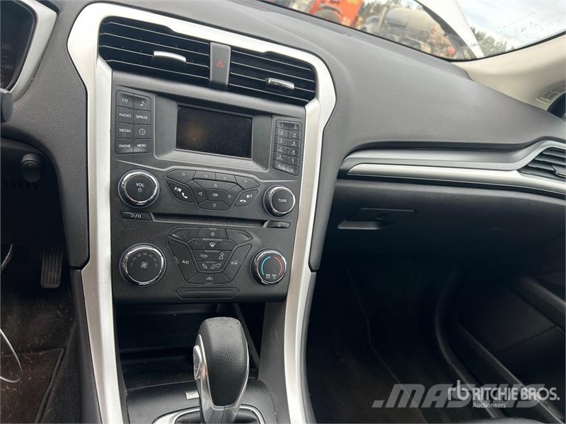 Ford Fusion SE Automobile Personbiler
