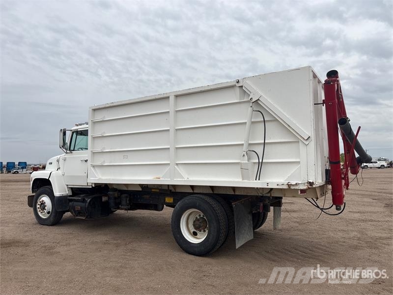 Ford L8000 4x2 Silage Truck Специальные грузовики