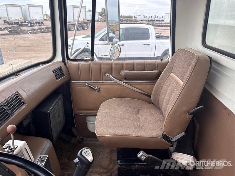 Ford L8000 4x2 Silage Truck Специальные грузовики