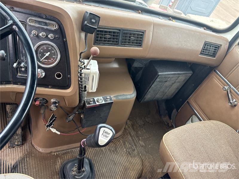 Ford L8000 4x2 Silage Truck Специальные грузовики