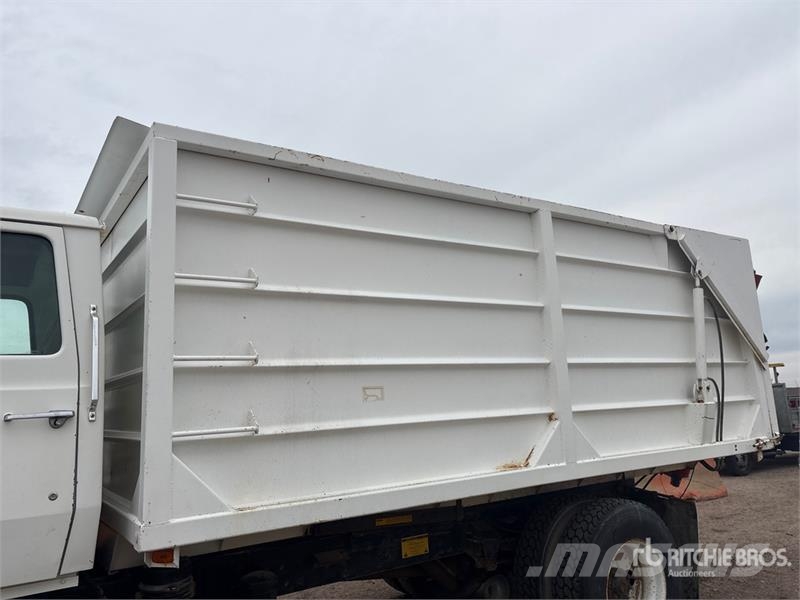 Ford L8000 4x2 Silage Truck Специальные грузовики