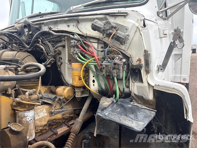 Ford L8000 4x2 Silage Truck Специальные грузовики