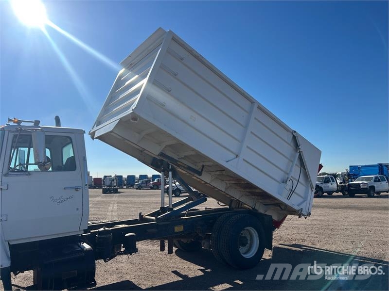 Ford L8000 4x2 Silage Truck Other trucks