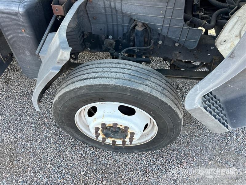 Ford LCF 450 4x2 Van Truck Skåpbilar
