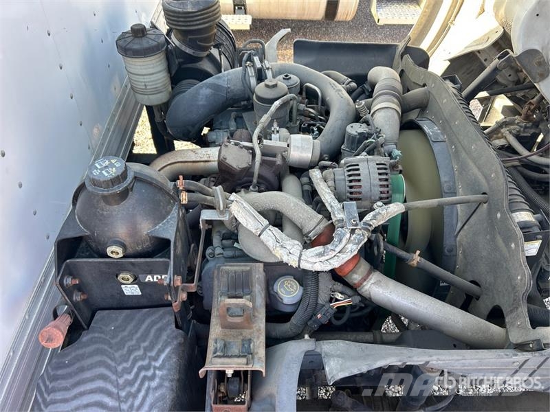 Ford LCF 450 4x2 Van Truck Skåpbilar