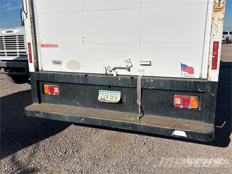 Ford LCF 450 4x2 Van Truck Skåpbilar