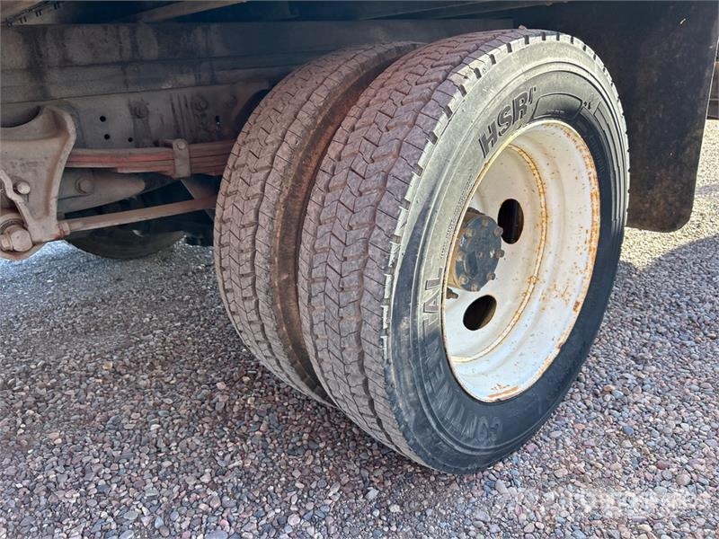 Ford LCF 450 4x2 Van Truck Skåpbilar