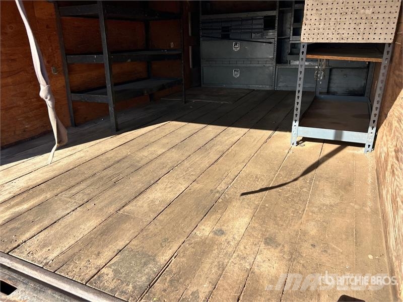 Ford LCF 450 4x2 Van Truck Skåpbilar