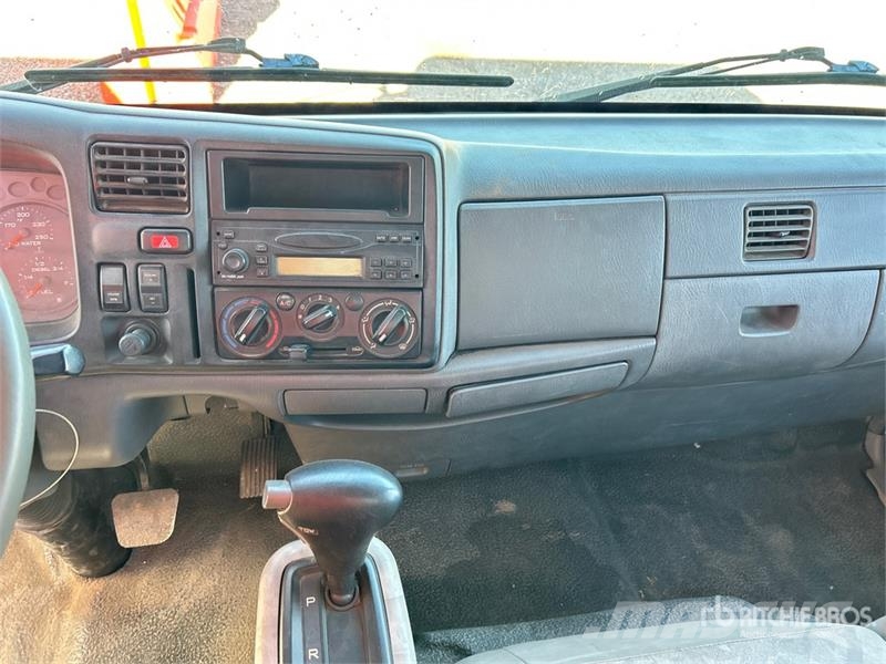 Ford LCF 450 4x2 Van Truck Skåpbilar