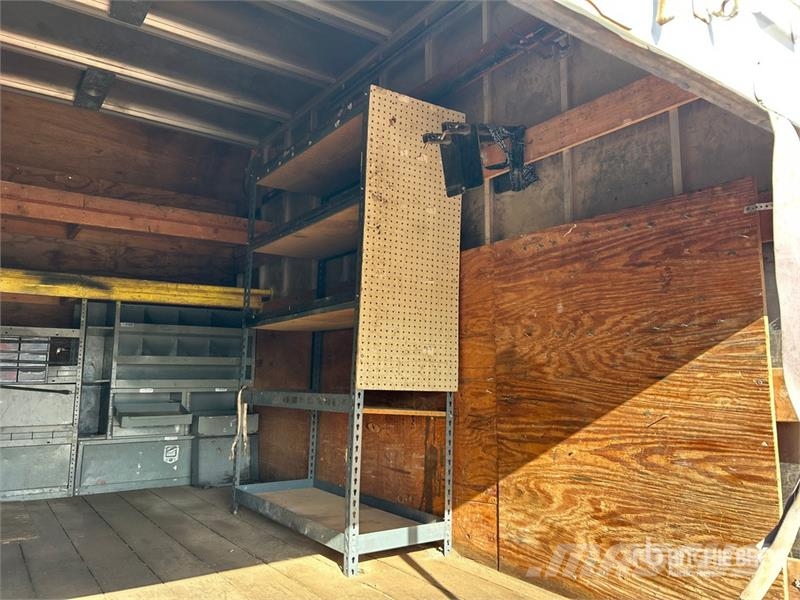 Ford LCF 450 4x2 Van Truck Skåpbilar