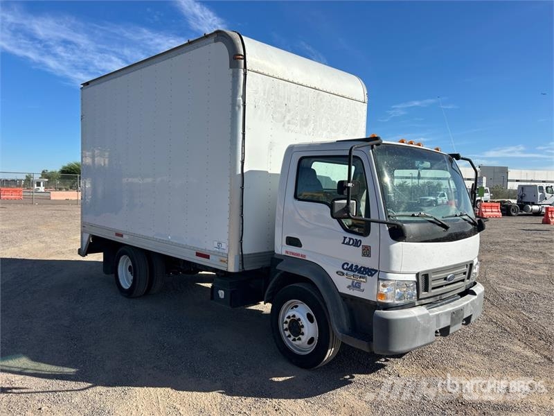 Ford LCF 450 4x2 Van Truck Skåpbilar