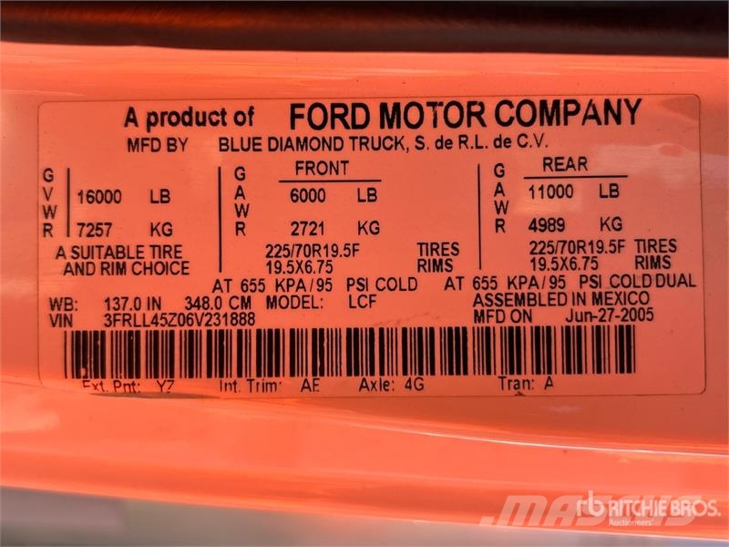 Ford LCF 450 4x2 Van Truck Skåpbilar