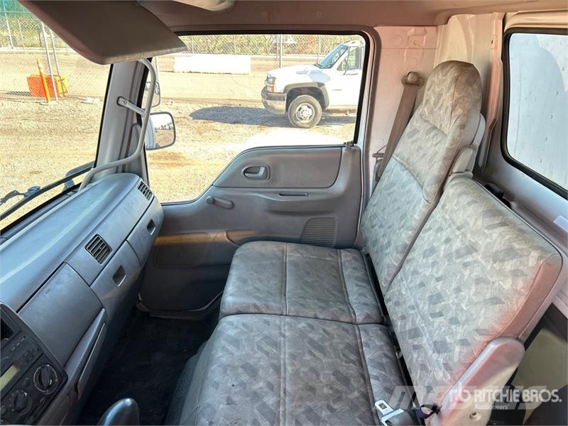 Ford LCF 450 4x2 Van Truck Skåpbilar