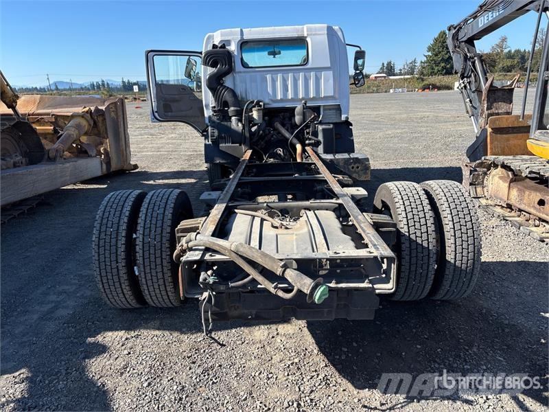 Ford LCF450 驾驶室与内部