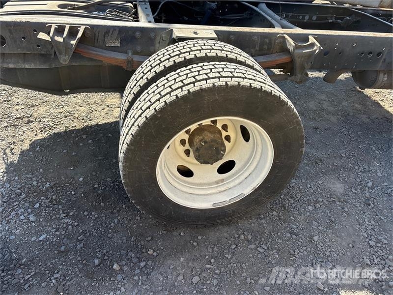 Ford LCF450 驾驶室与内部
