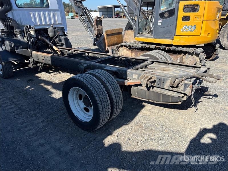 Ford LCF450 驾驶室与内部