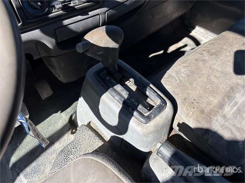 Ford LCF450 驾驶室与内部