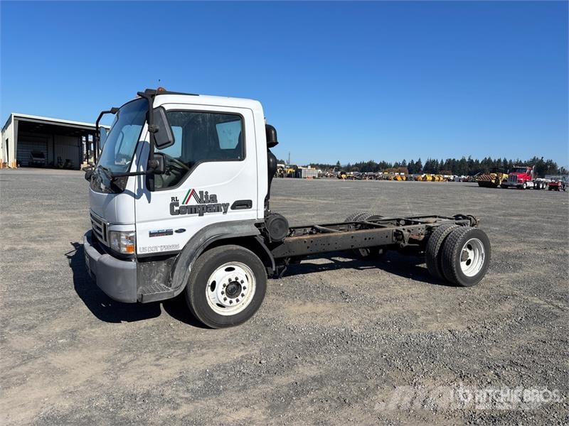 Ford LCF450 驾驶室与内部