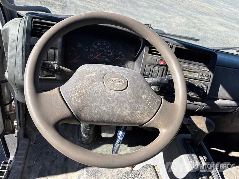 Ford LCF450 驾驶室与内部